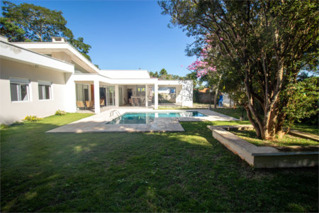 Casa à venda com 4 quartos, sendo 1 suíte,  no condomínio Sítio das Hortências, São Roque - SP