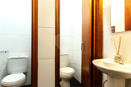 Casa à venda com 4 quartos, sendo 1 suíte, em Jardim das Bandeiras, São Paulo, SP