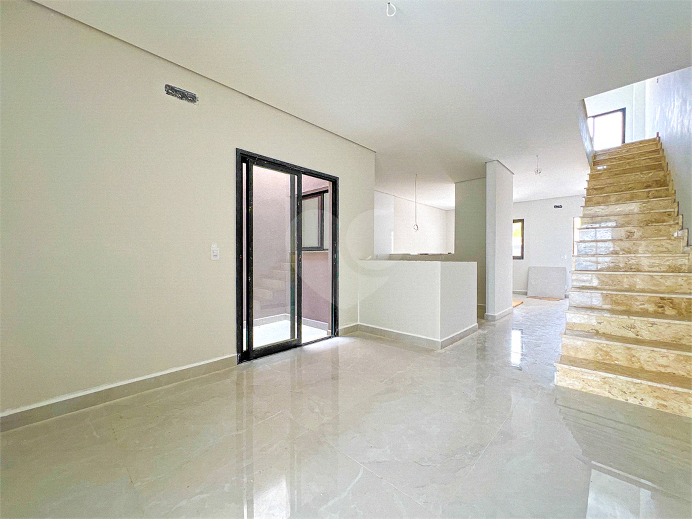 Sobrado à venda com 4 suítes em Vila Irmãos Arnoni, São Paulo, SP
