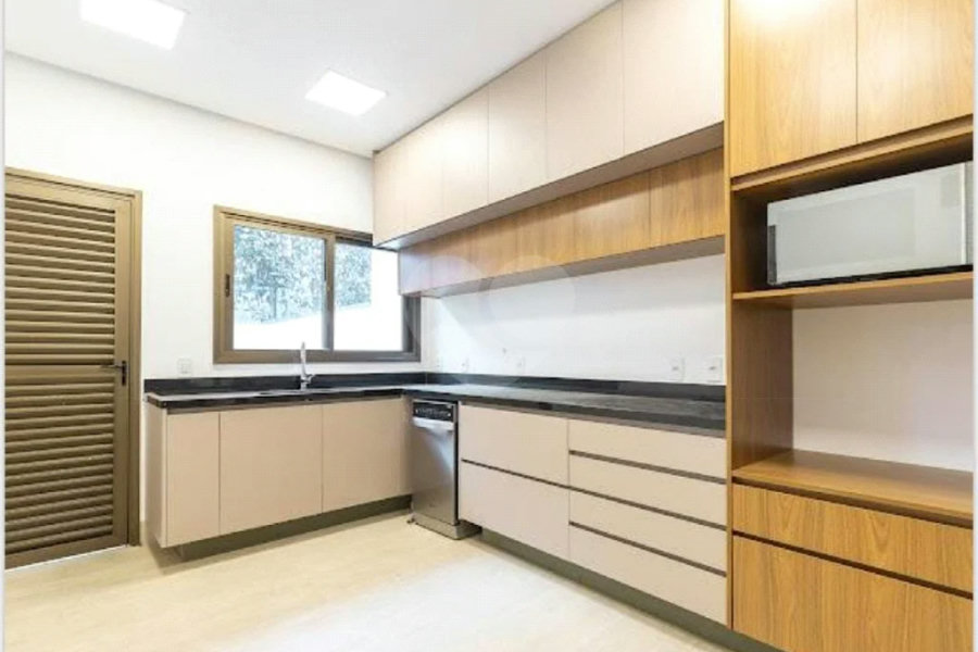 Casa à venda com 3 quartos, sendo 2 suítes, no condomínio Residencial Erika, São Paulo - SP