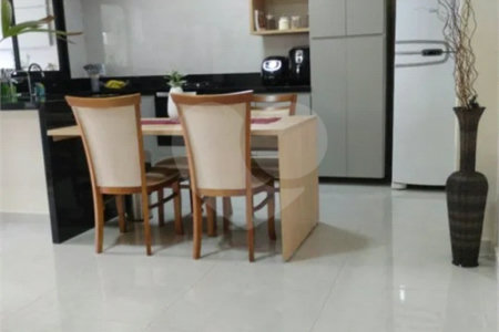 Sobrado à venda com 2 suítes em João Aranha, Paulínia, SP