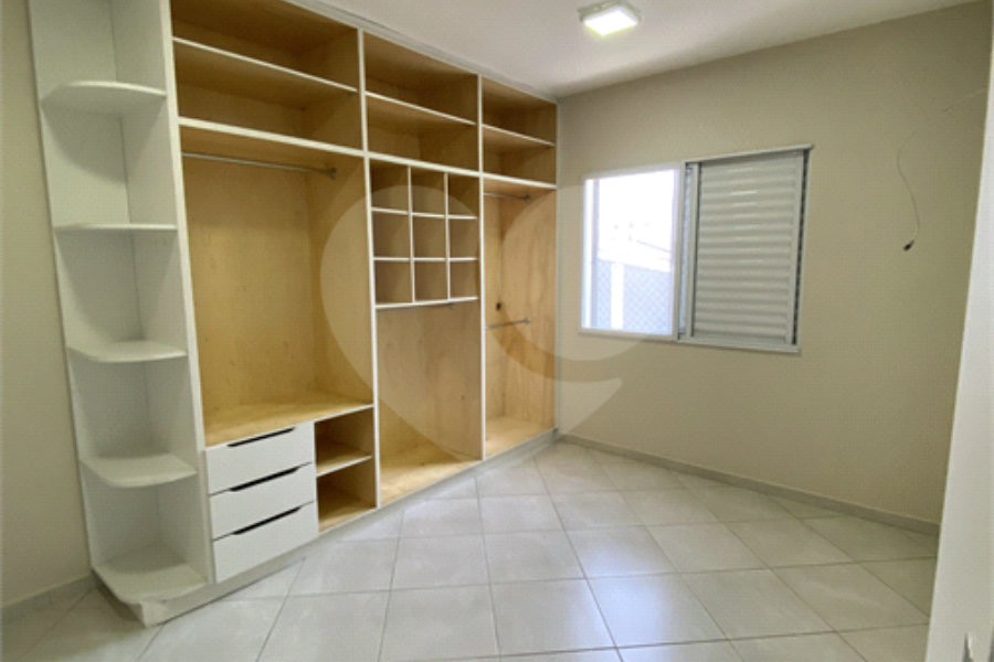 Casa à venda com 3 quartos, sendo 1 suíte, no condomínio Ana Carolina, São Paulo - SP
