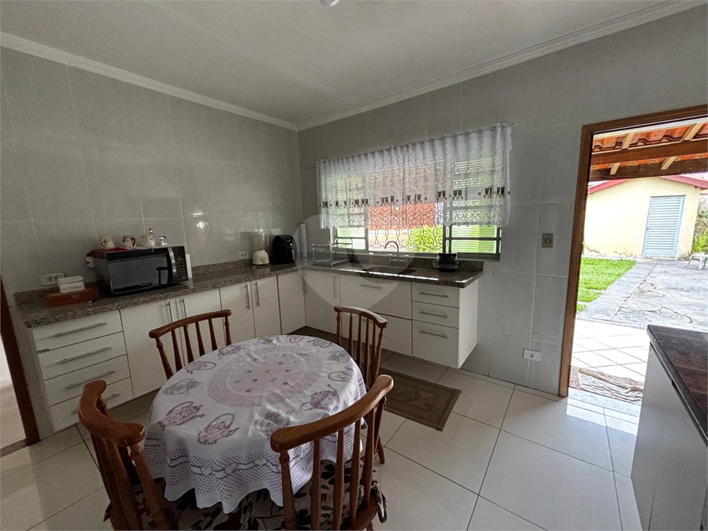 Casa à venda com 4 quartos, sendo 2 suítes, no condomínio Zuleika Jabour, Salto - SP