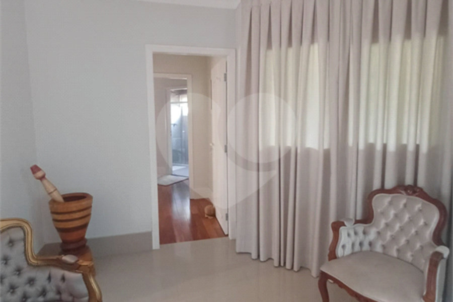 Sobrado à venda com 4 suítes em Horto, São Paulo, SP