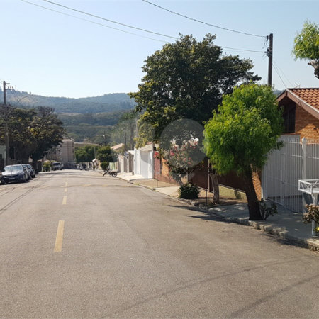 Casa à venda com 3 quartos, sendo 1 suíte,  no Centro, Vinhedo, SP