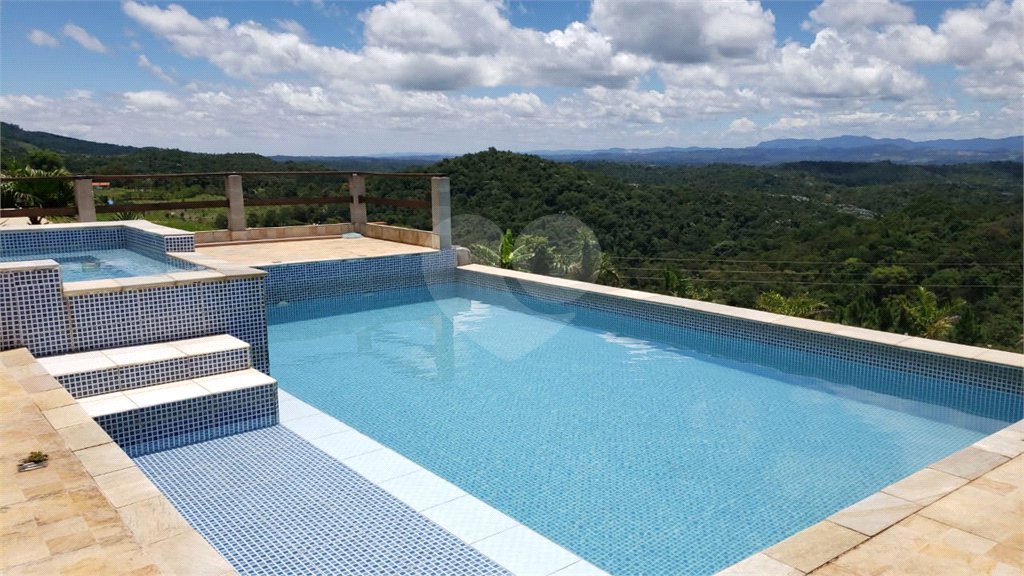 Chácara à venda com 3 quartos, sendo 1 suíte,  em Botujuru, Mogi das Cruzes, SP