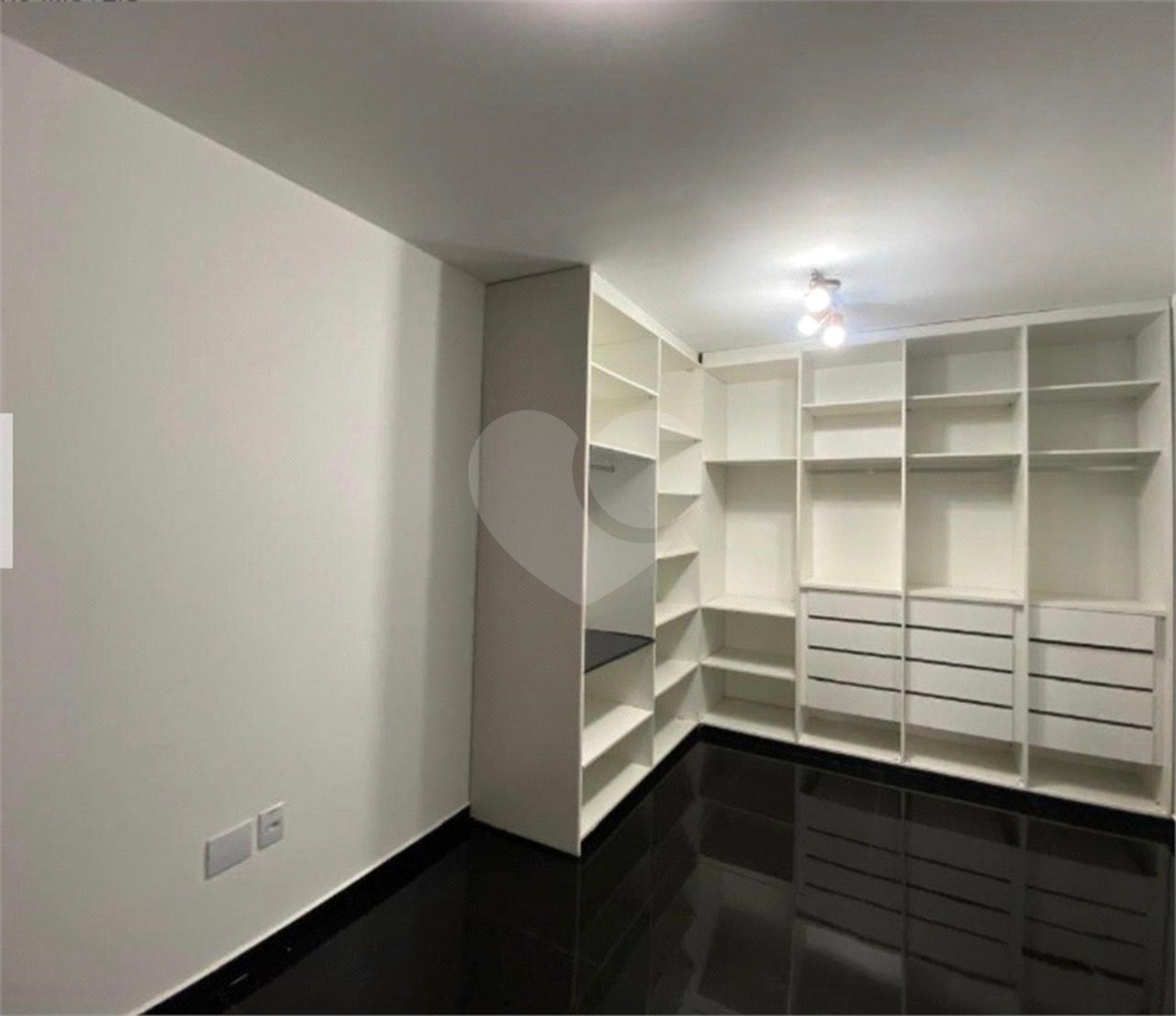Casa para alugar com 5 quartos, sendo 3 suítes,  em Vila Oliveira, Mogi das Cruzes, SP
