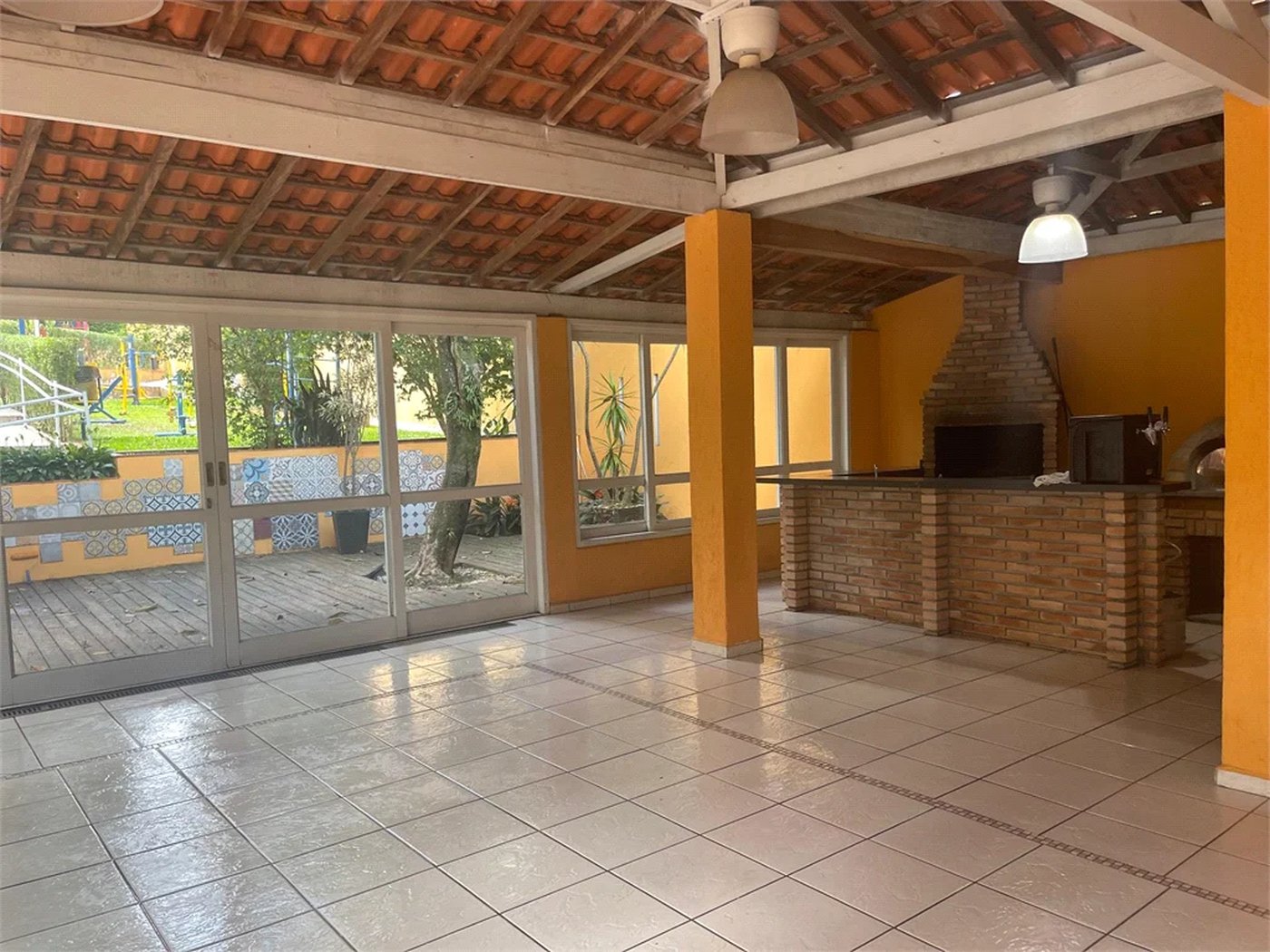 Casa à venda com 3 quartos, sendo 1 suíte, no condomínio Vilagio Viccino, São Paulo - SP