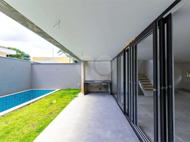 Casa à venda com 4 suítes no condomínio Venezia, São Paulo - SP