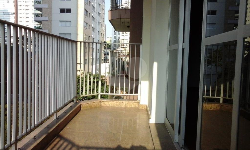 Apartamento à venda com 3 quartos, sendo 1 suíte, em Vila Anglo Brasileira, São Paulo, SP
