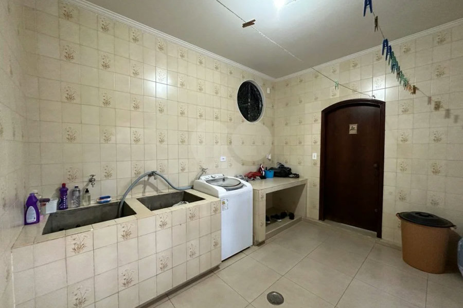 Casa assobradada à venda no bairro Nova Piracicaba, em Piracicaba/SP.