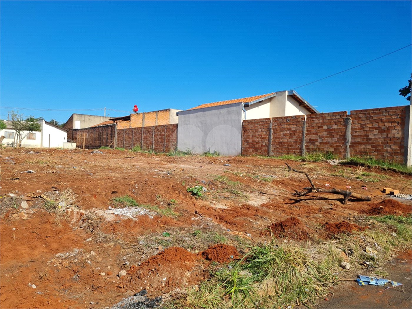 Casa à venda com 3 quartos em Parque das Hortências, Araraquara, SP