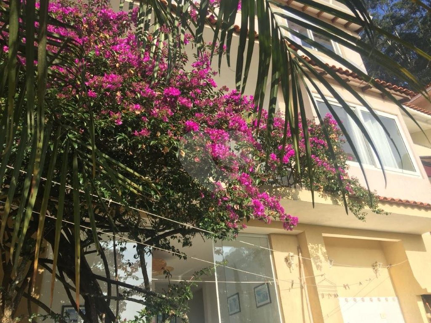 Casa à venda com 5 quartos, sendo 4 suítes, no condomínio Jardim Vitória Régia, São Paulo - SP