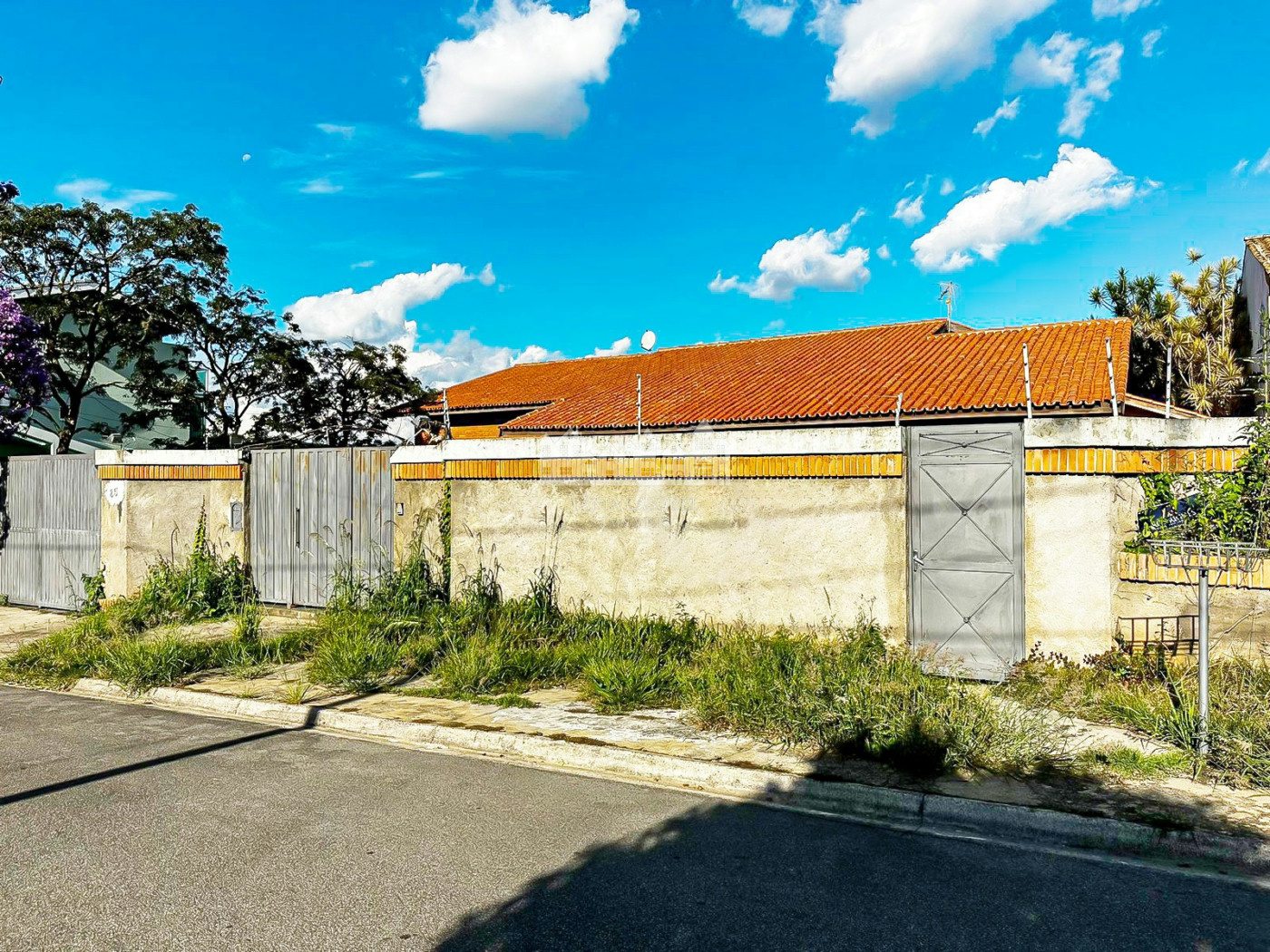 Casa à venda com 4 suítes em Vila Petrópolis, Atibaia, SP