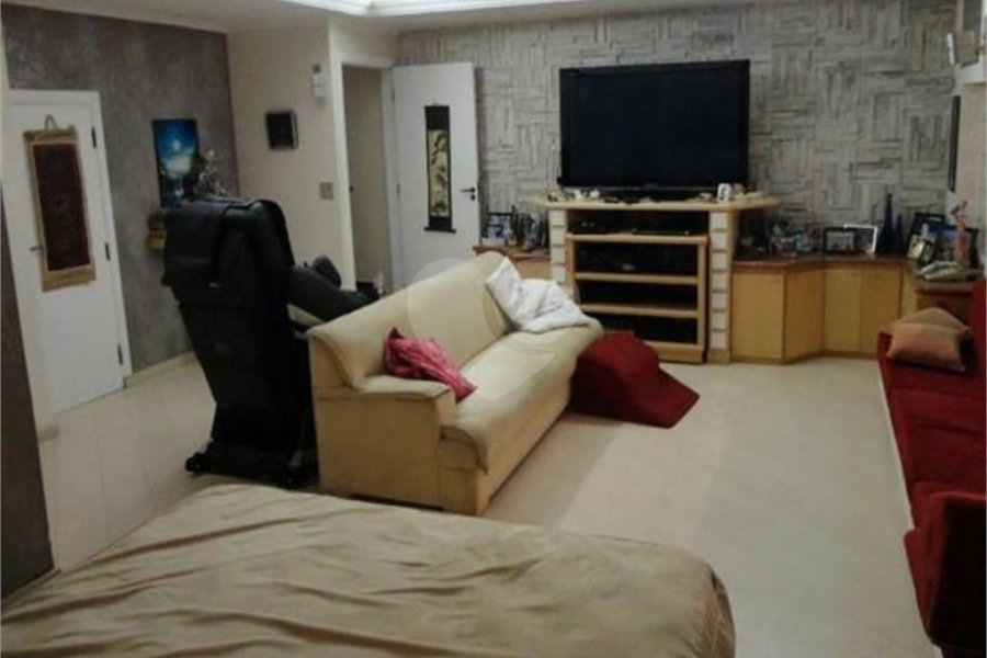 Sobrado à venda com 6 quartos, sendo 2 suítes, em Horto Florestal, São Paulo, SP