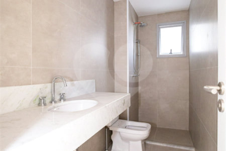 Apartamento à venda com 3 quartos, sendo 1 suíte,  em Vila Sofia, São Paulo, SP