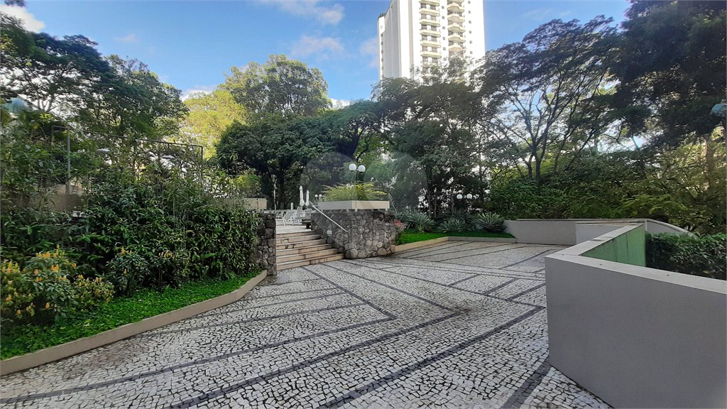 Apartamento à venda com 4 quartos, sendo 1 suíte, em Alto da Boa Vista, São Paulo, SP