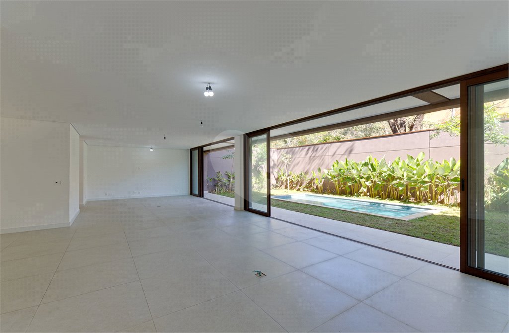 Casa à venda com 4 suítes no condomínio Casa Flora Badra, São Paulo - SP