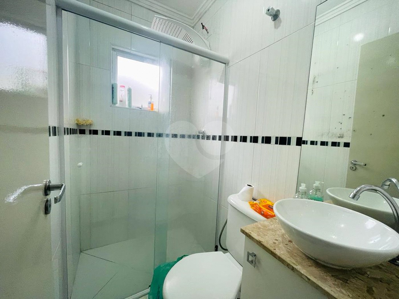 Casa à venda com 3 quartos, sendo 1 suíte,  no condomínio Rafaela I, São Paulo - SP