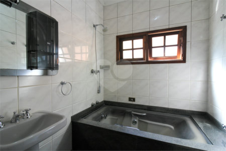 Casa à venda com 5 quartos, sendo 3 suítes, em Jardim São Bento, São Paulo, SP