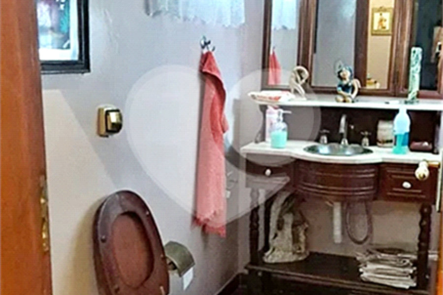 Casa à venda com 6 quartos, sendo 2 suítes, no condomínio Associação Reserva das Hortênsias, Mairiporã - SP