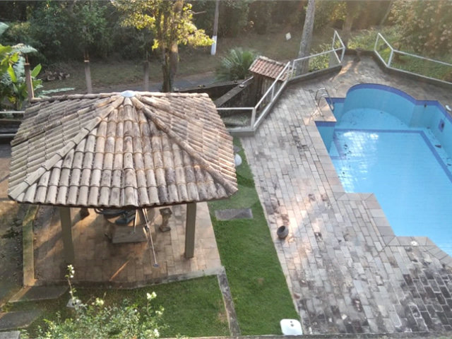 Casa à venda com 6 quartos, sendo 1 suíte, no condomínio Associação Reserva das Hortênsias, Mairiporã - SP