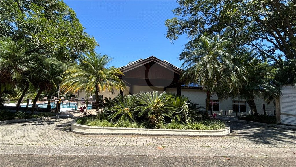Sobrado à venda com 3 quartos, sendo 1 suíte, no condomínio Villagio da Granja, Cotia - SP