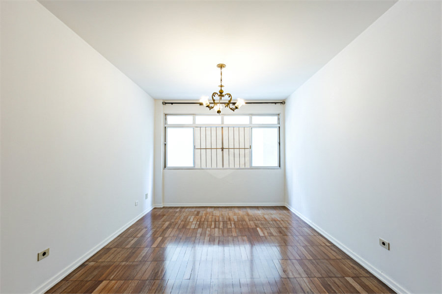 Apartamento à venda com 3 quartos, sendo 1 suíte,  em Jardim América, São Paulo, SP