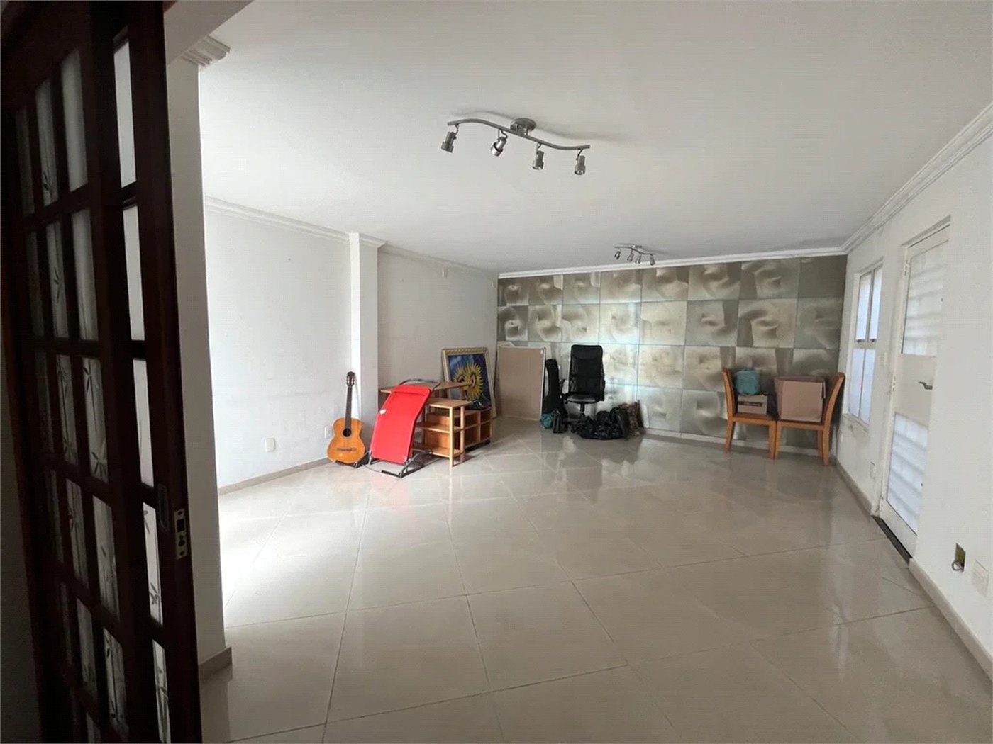 Sobrado à venda com 4 quartos, sendo 1 suíte, em Vila Cordeiro, São Paulo, SP