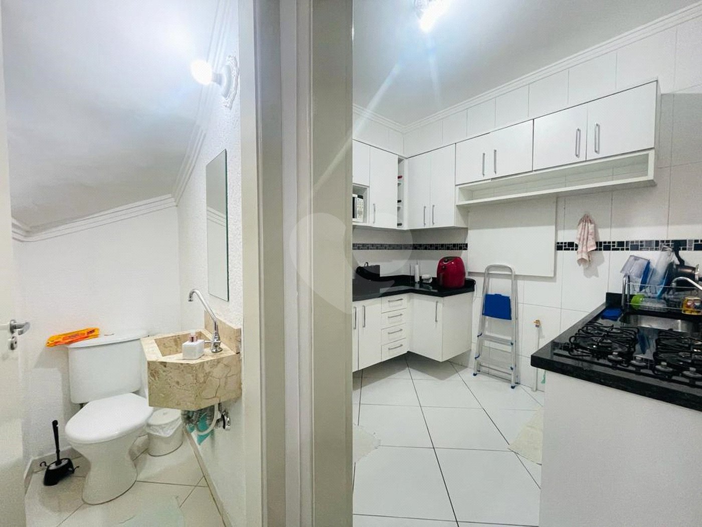 Casa à venda com 3 quartos, sendo 1 suíte,  no condomínio Rafaela I, São Paulo - SP