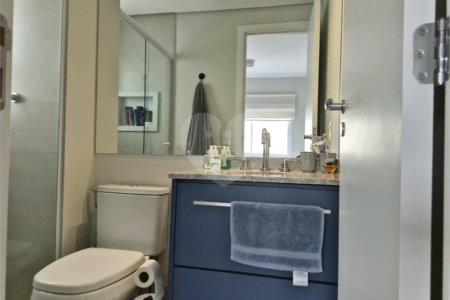 Oportunidade na Vila Leopoldina!! Apartamento com dois dormitórios, sendo uma suíte, dois banheiros, e com duas vagas.