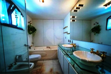 Casa à venda com 5 quartos, sendo 2 suítes,  em Jardim Everest, São Paulo, SP
