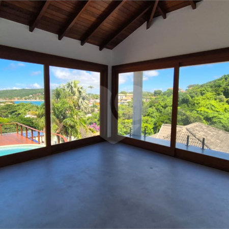 Casa à venda com 8 quartos, sendo 7 suítes, em Ferradura, Armação dos Búzios, RJ
