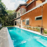 Casa à venda com 5 quartos, sendo 4 suítes, no condomínio Figueira Garden, Atibaia - SP