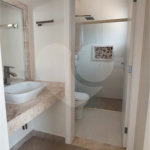 Casa à venda com 3 suítes no condomínio Figueira Garden, Atibaia - SP