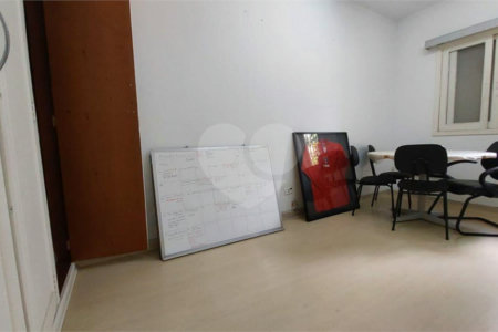 Casa à venda com 4 quartos, sendo 2 suítes,  em Vila Alexandria, São Paulo, SP
