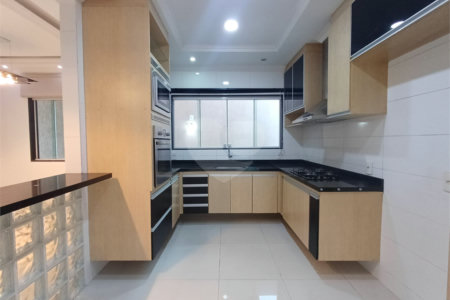 Casa à venda com 3 quartos, sendo 2 suítes, no condomínio Village da Posse, Rio de Janeiro - RJ