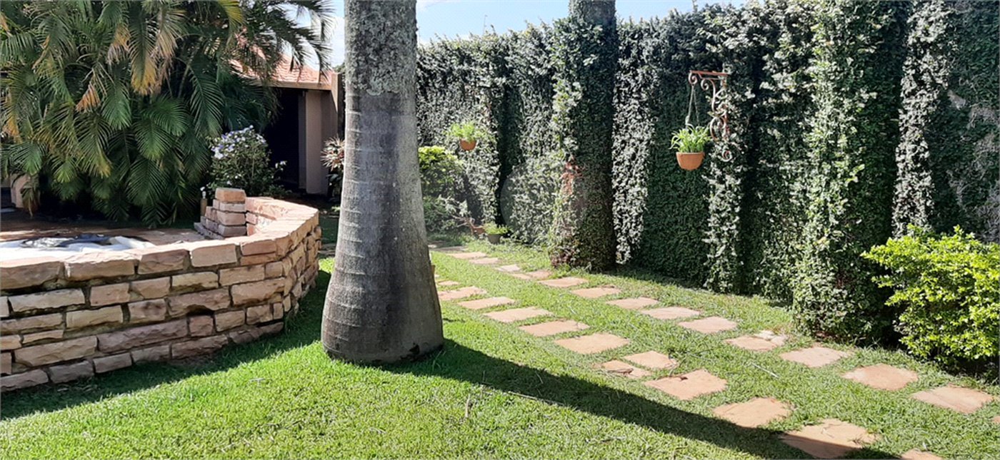 Casa à venda com 2 suítes em Jardim Eliana, Araraquara, SP
