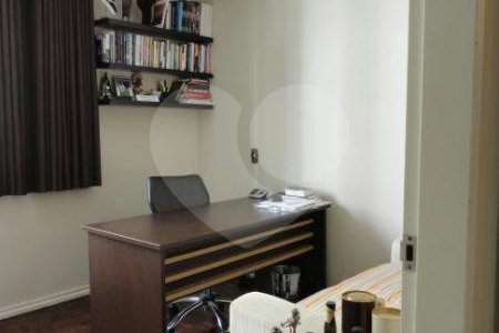 Apartamento à venda com 3 quartos, sendo 1 suíte, em Moema, São Paulo, SP