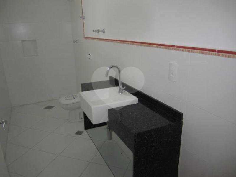 Casa à venda com 4 quartos, sendo 2 suítes, em Moema, São Paulo, SP