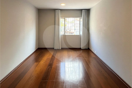 Sobrado à venda com 4 quartos, sendo 1 suíte, em Jardim Prudência, São Paulo, SP