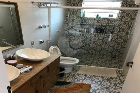 Casa de Vila à venda com 3 quartos, sendo 1 suíte,  em Cidade São Francisco, São Paulo, SP