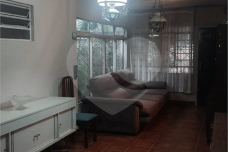 Casa Térrea Ampla com 4 Dormitórios, Suíte e Quintal à Apenas 15 Minutos do Estação Tatuapé.