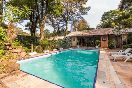 Casa à venda com 5 quartos, sendo 3 suítes, em Alto da Boa Vista, São Paulo, SP