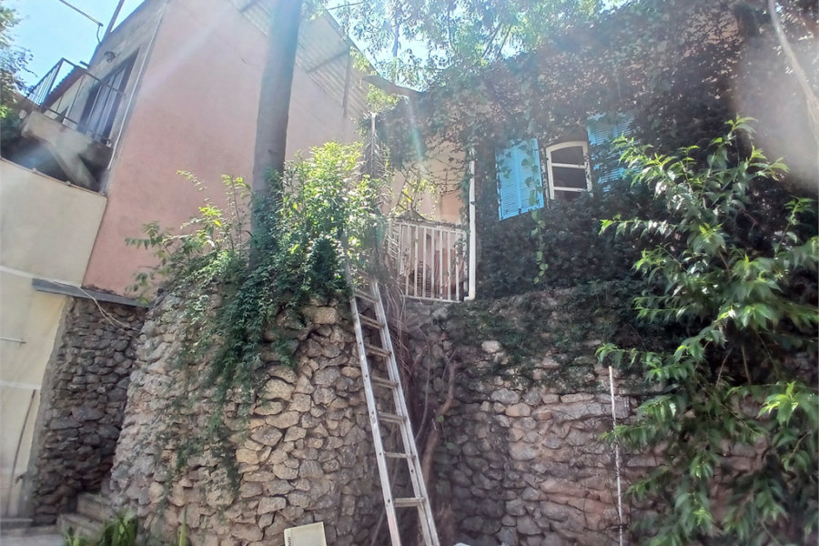 Sobrado à venda com 8 quartos, sendo 2 suítes, em Tremembé, São Paulo, SP