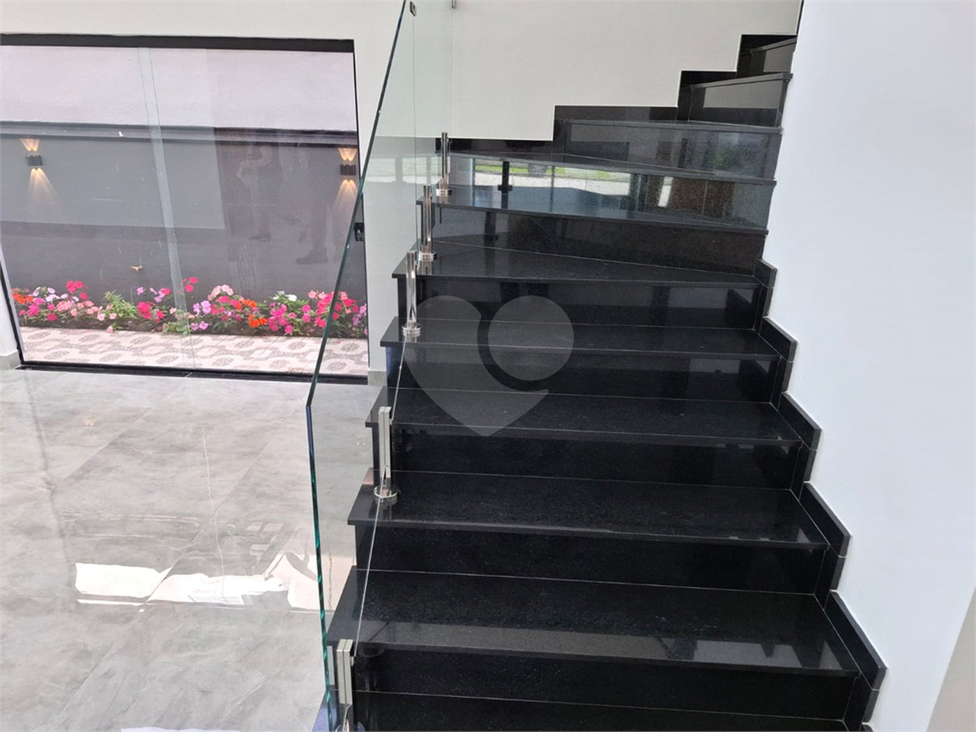 Casa à venda ou para alugar com 3 suítes no condomínio Residencial Veredas, Mogi das Cruzes - SP