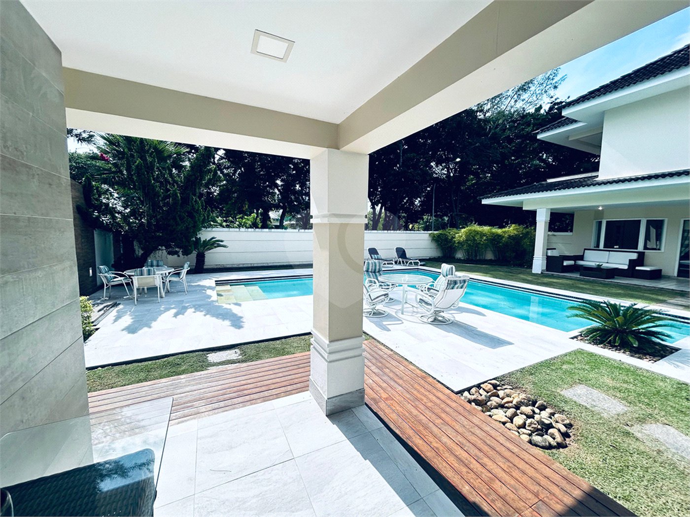 Casa à venda com 8 quartos, sendo 7 suítes, em Barra da Tijuca, Rio de Janeiro, RJ