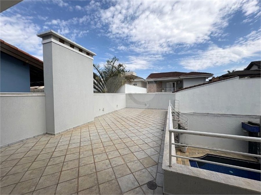 Casa à venda com 5 quartos, sendo 3 suítes, no condomínio Granja Olga III, Sorocaba - SP