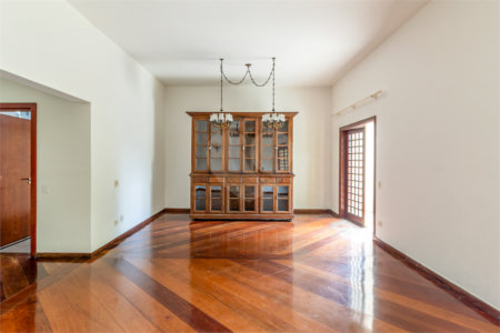 Casa à venda com 4 quartos, sendo 3 suítes,  no condomínio Vila das Flores, São Paulo - SP
