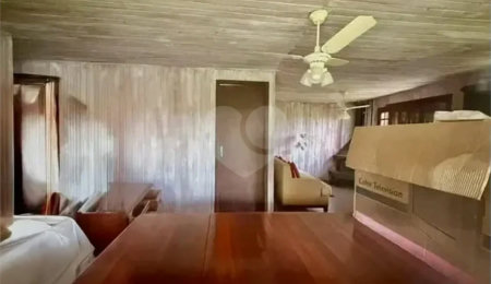 Casa à venda com 3 quartos, sendo 1 suíte, no condomínio Estância Marambaia, Vinhedo - SP